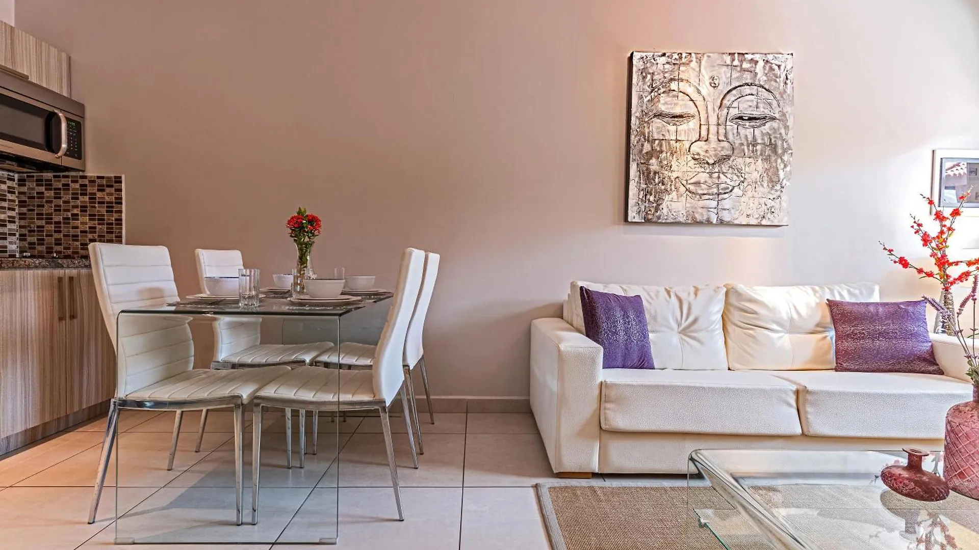 Only 350 Yards From Eagle Beach! Palm Beach